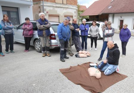 Defibrilator v Lipsenju 01 Foto Ljubo Vukelič